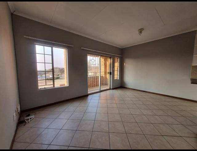 2 BEDROOM APARTMENT FOR SALE IN MOOIKLOOF RIDGE ESTATE